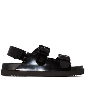 Gucci
Isla flat sandals 